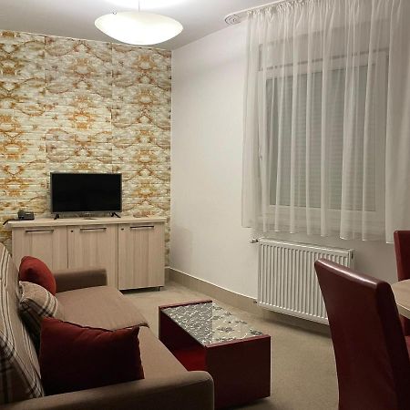 Holiday Wing Apartment 2 Jagodina Exterior foto