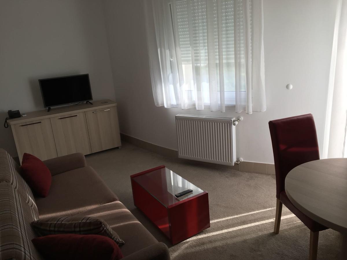 Holiday Wing Apartment 2 Jagodina Exterior foto
